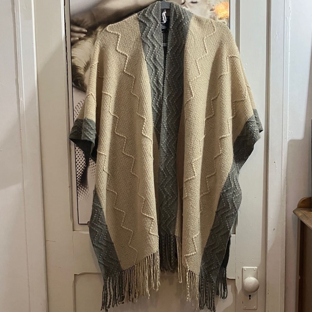 Chic Beige and Gray Women's Poncho